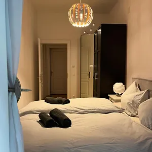  Apartment Quiet Next To Belvedere & Central Station