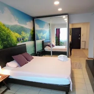 Cozy Downtown Oasis Appartamento Bucarest